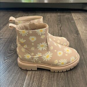Floral Ankle Boots with Daisy Print
